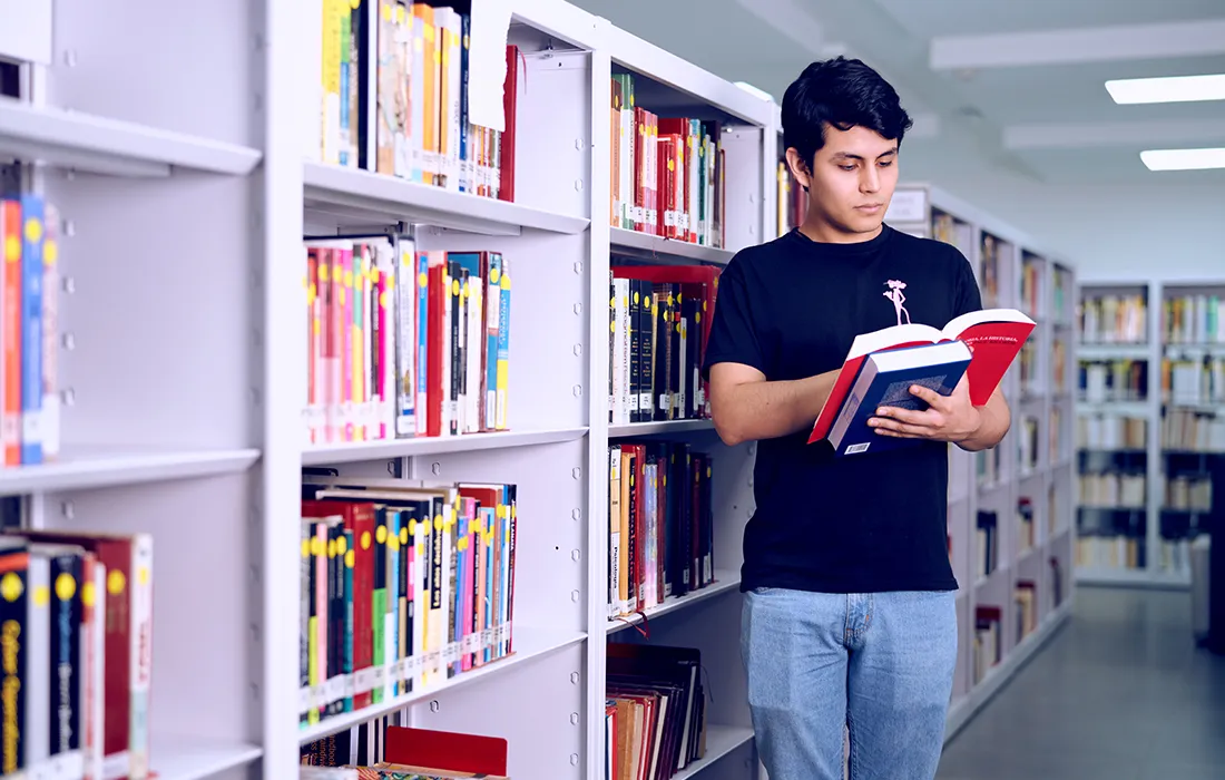 Estudia Filosofía en la Javeriana Cali