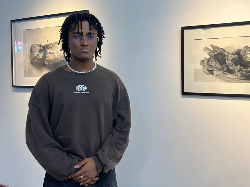 Estudiantes de Artes Visuales exploraron la memoria en la exposición 'Huellas entre lápiz y agua'