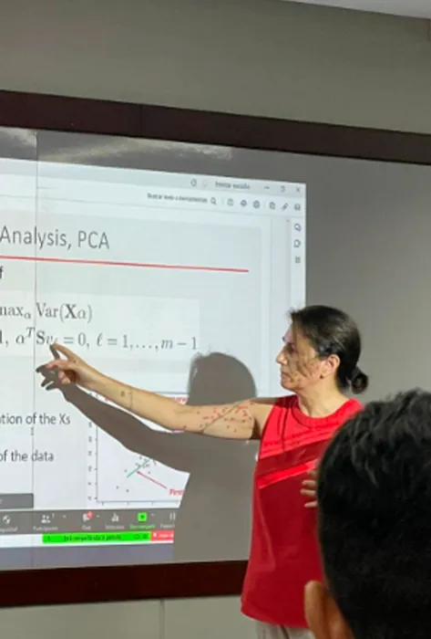 Docentes de universidades de España y Argentina impartieron cursos de actualización de econometría en la Javeriana Cali